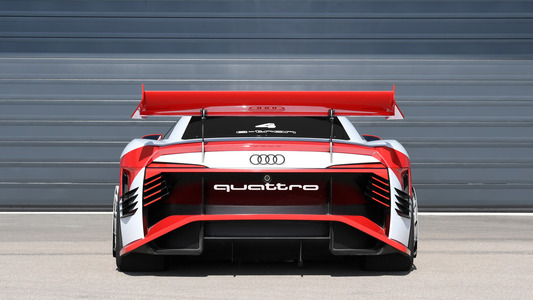 Audi e-tron Vision Gran Turismo (skutečný model).